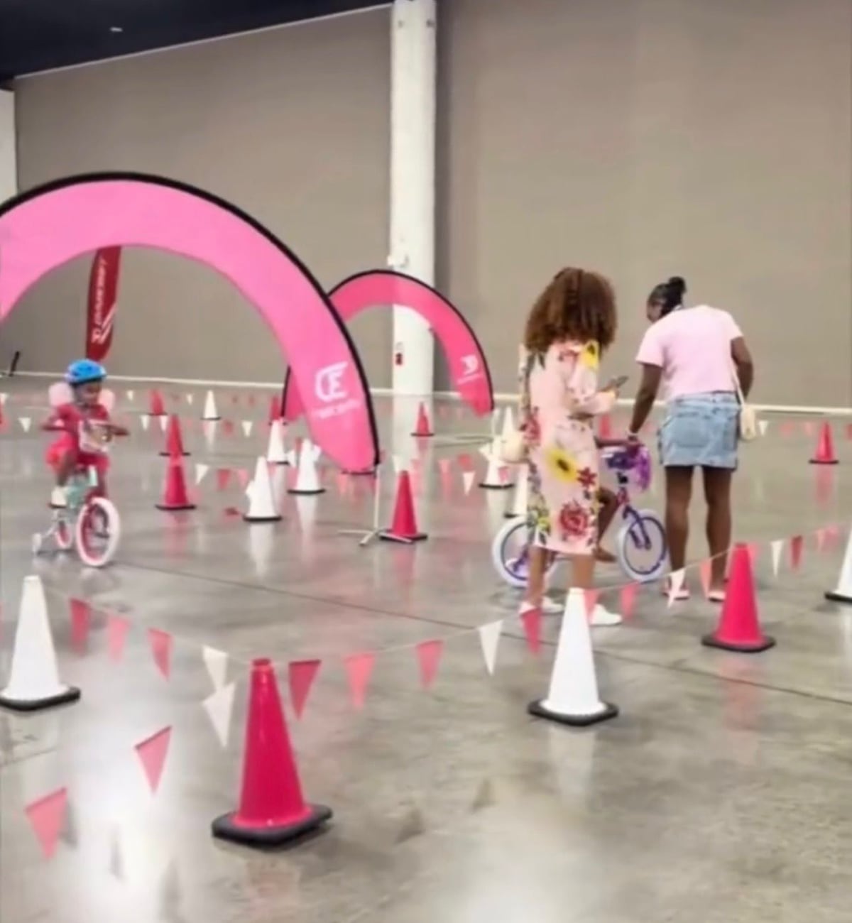 Hasta $450 por un ‘sueño rosa’… organizadores devuelven dinero tras fiasco del Barbie Dream Fest