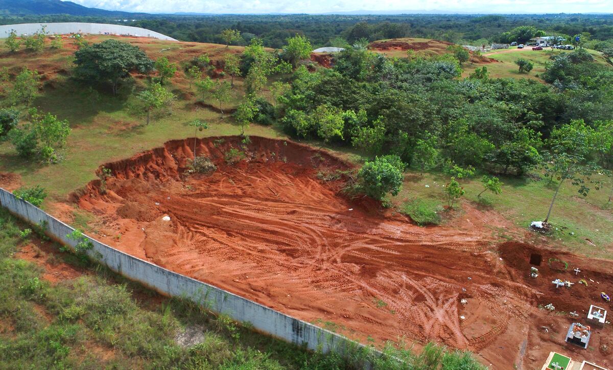 Sin nadie que los llore. Fueron 170 cadáveres que enterraron en una fosa común ubicada en el cementerio de Utivé, Pacora