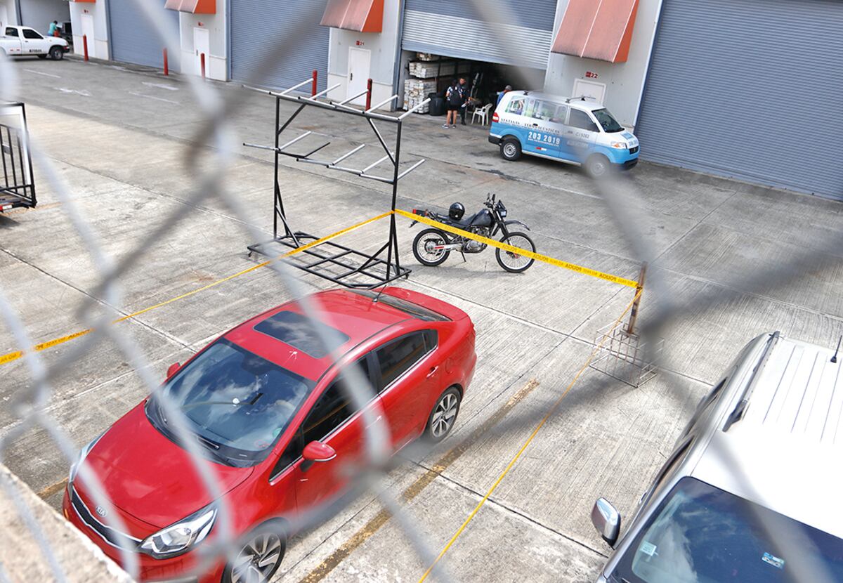 Padres de la pequeña que murió por asfixia en un carro estacionado se abrazaron y lloraron tras audiencia