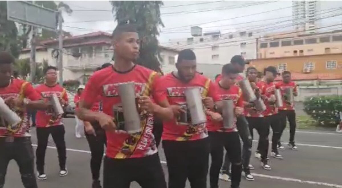 Calentando motores.  Descubrimos el ‘flow’ con el que viene la banda El Hogar para los desfiles patrios. Videos 