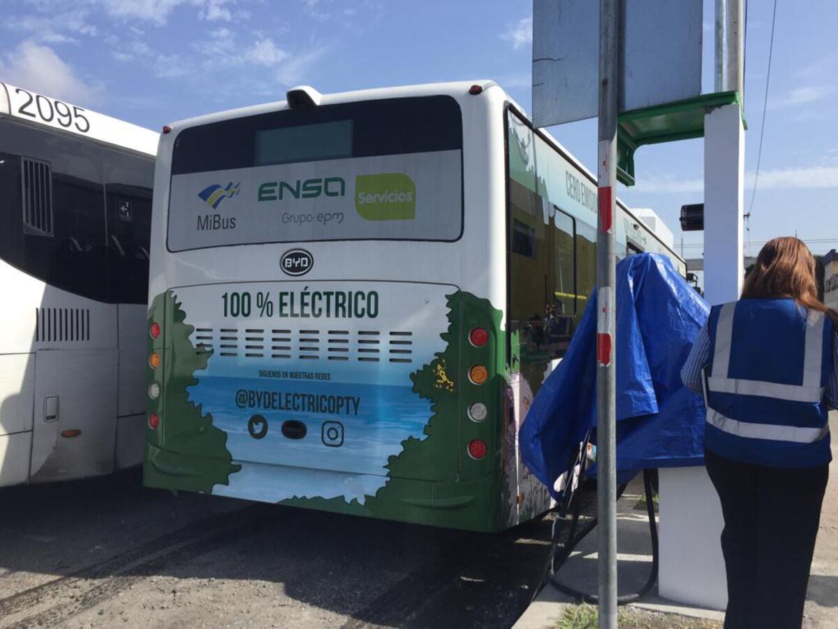 Vienen los taxis y buses eléctricos en Panamá para transporte público