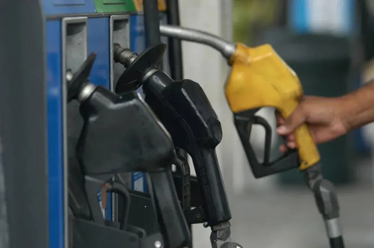 Atentos. Precios del combustible bajarán a partir de este viernes