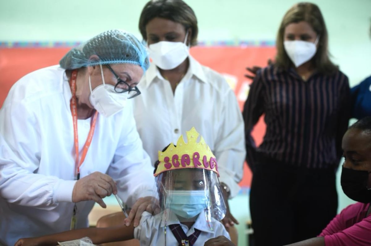 ‘Mientras los niños no sean vacunados, la población está en peligro’. Inicia vacunación en escuelas. Video