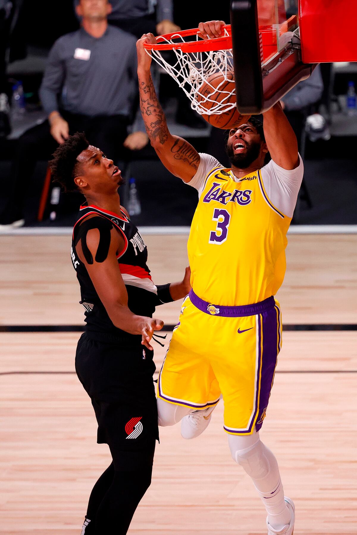 Lakers ponen orden y empatan serie ante los Trail Blazers