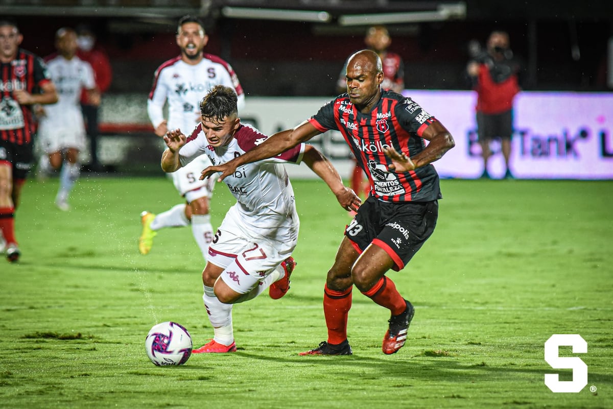 Quieren robarle la titularidad a Adolfo Machado en el Alajuelense