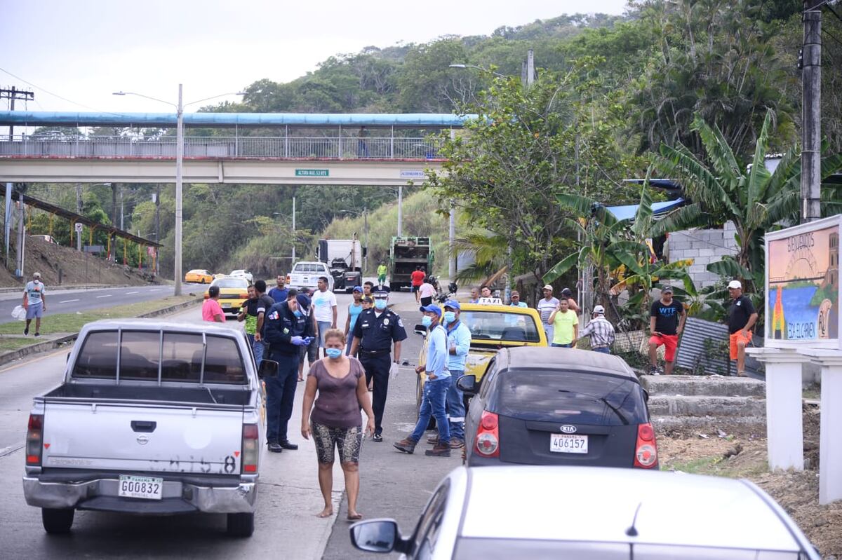 Moradores de la barriada El Carmen piden agua, cerraron un tramo de la vía | Video