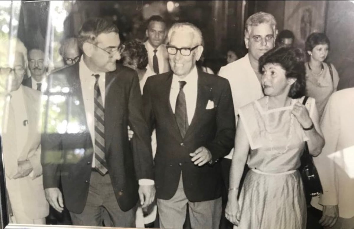 Se vuelve viral. Circula foto del recuerdo de la boda de la expresidenta Mireya Moscoso y el expresidente Arnulfo Arias, hace 50 años