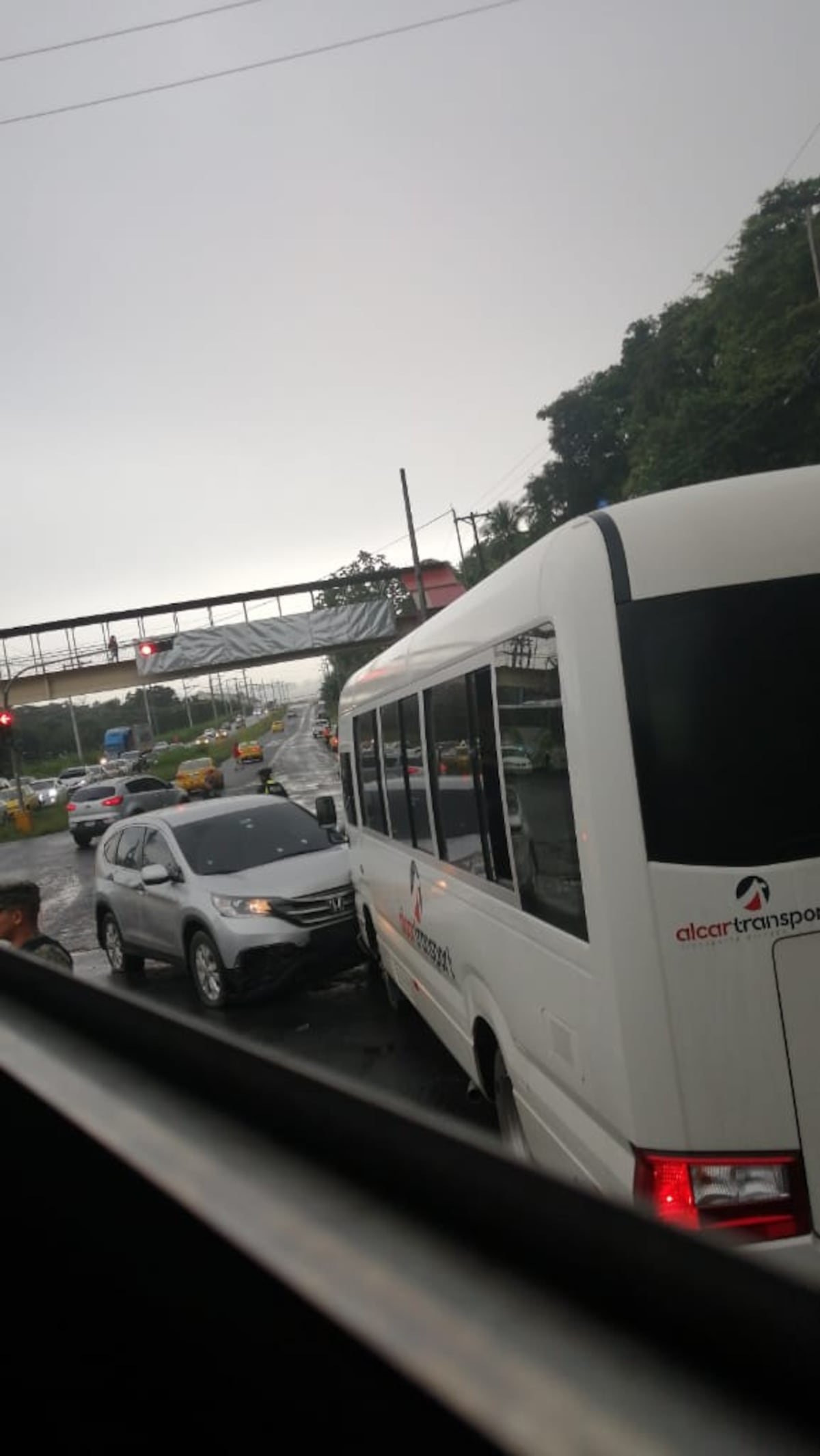 Balacera en plena vía pública, los transeúntes imploraban a Dios. Hay dos heridos. Video capta momento del tiroteo