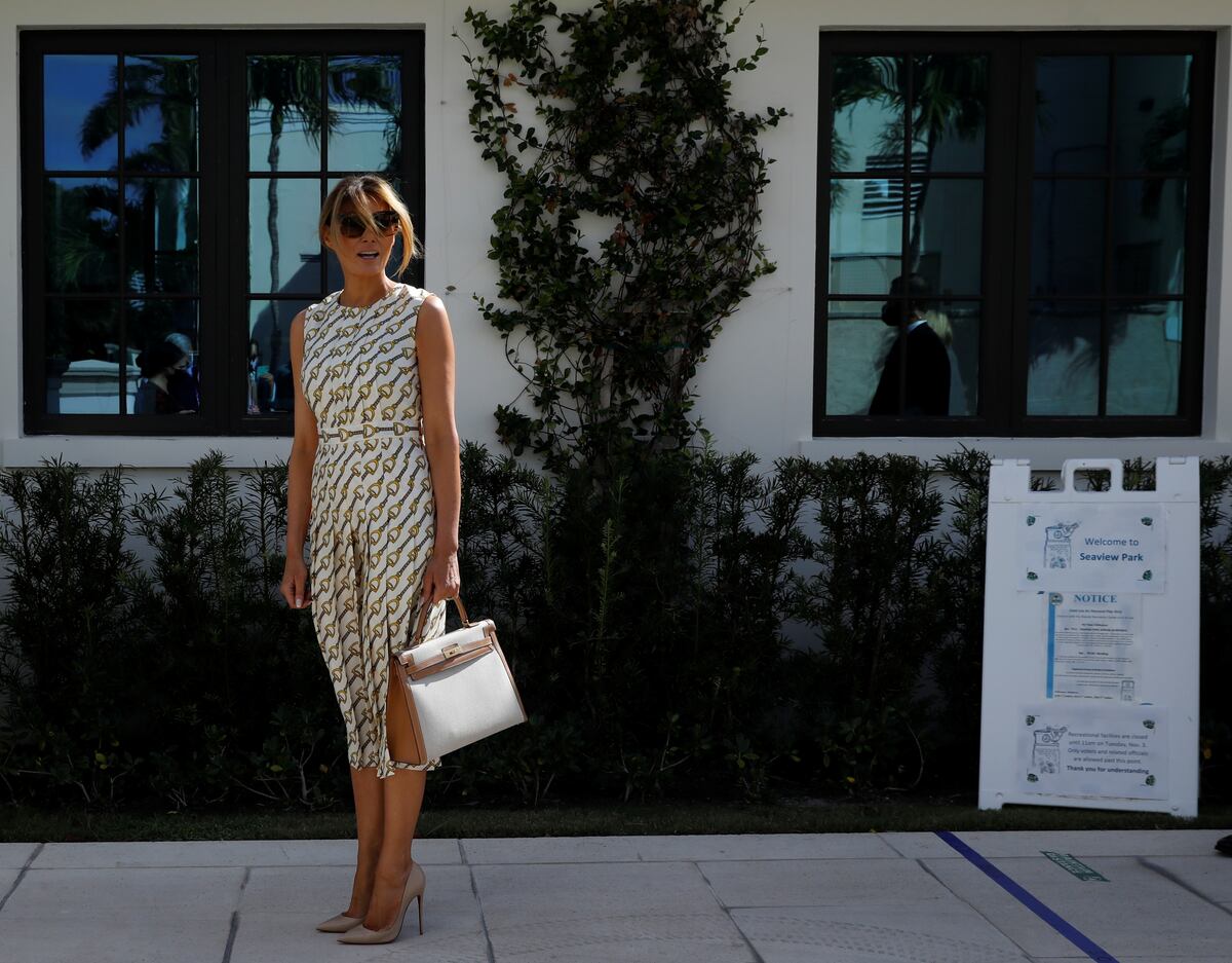 Así llegó Melania Trump a su centro de votación en Palm Beach. Video