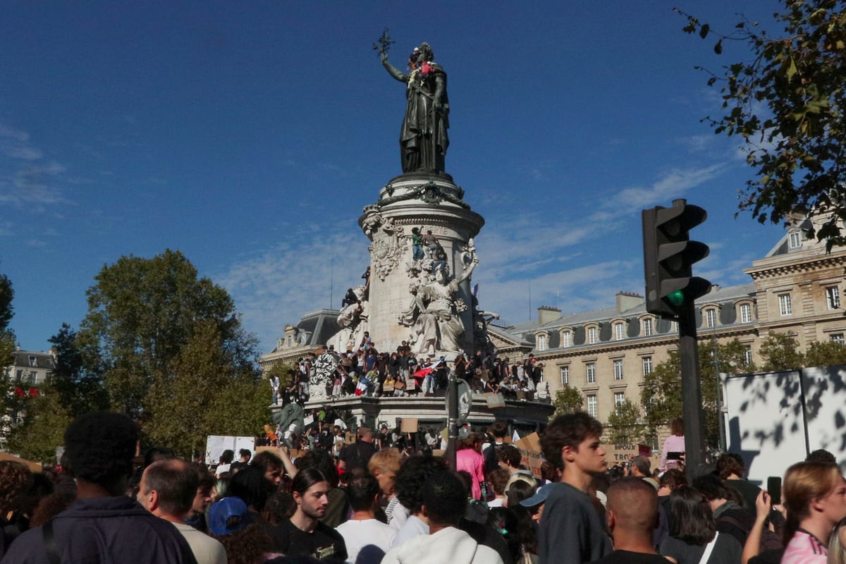 ¿QUÉ ESTÁ PASANDO EN FRANCIA? 86 mil estudiantes protestan por profesores ausentes, aulas deterioradas y mejores condiciones