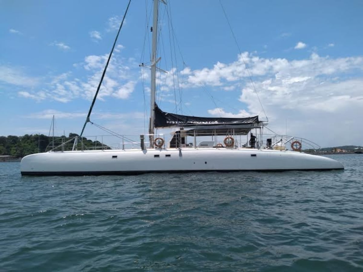 Desesperado dueño de catamaran asegura estar al borde de la quiebra ante prohibición de zarpe 