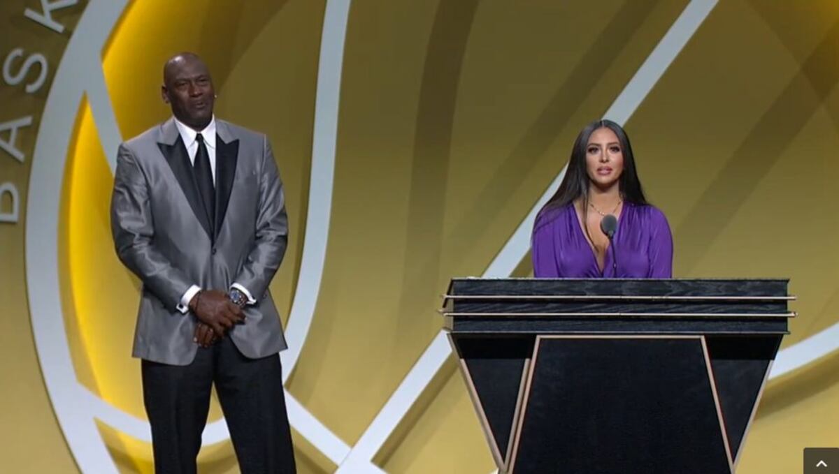 Emotivo momento la inducción al Salón de la Fama de Kobe Bryant