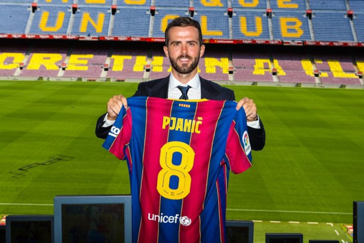 Barcelona presenta a Miralem Pjanic quien usará el 8 en su camiseta