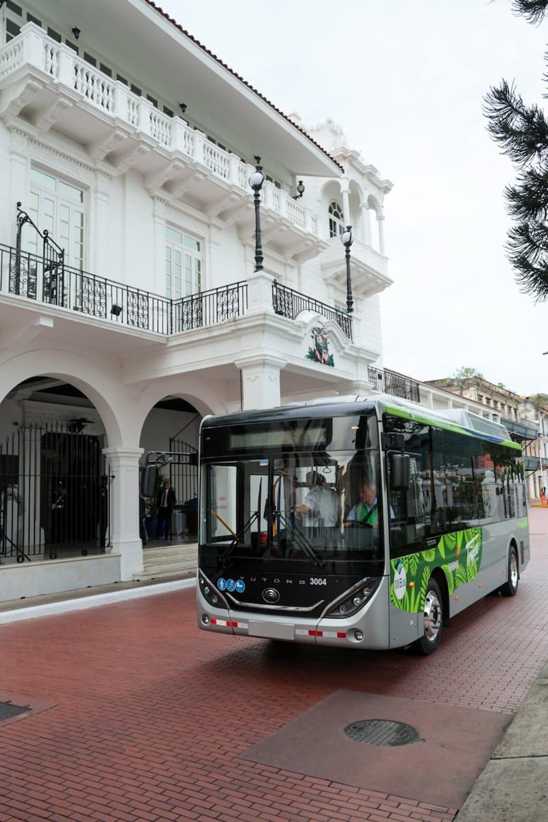 Mulino pone en marcha cinco buses 100% eléctricos para el Casco Antiguo