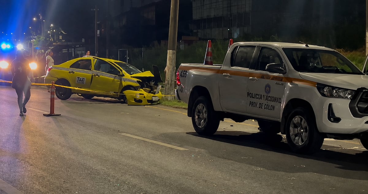 ¡QUÉ DOLOR! Taxista muere tras estrellarse contra un poste en la vía Panamá-Colón