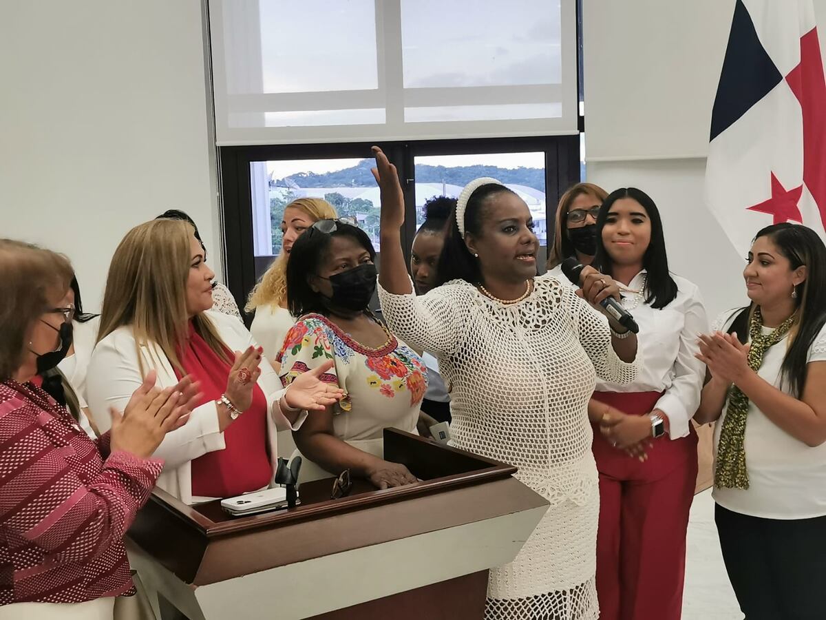 Foro Nacional de Mujeres están más que unidas para empoderar a las candidatas para los comicios electorales