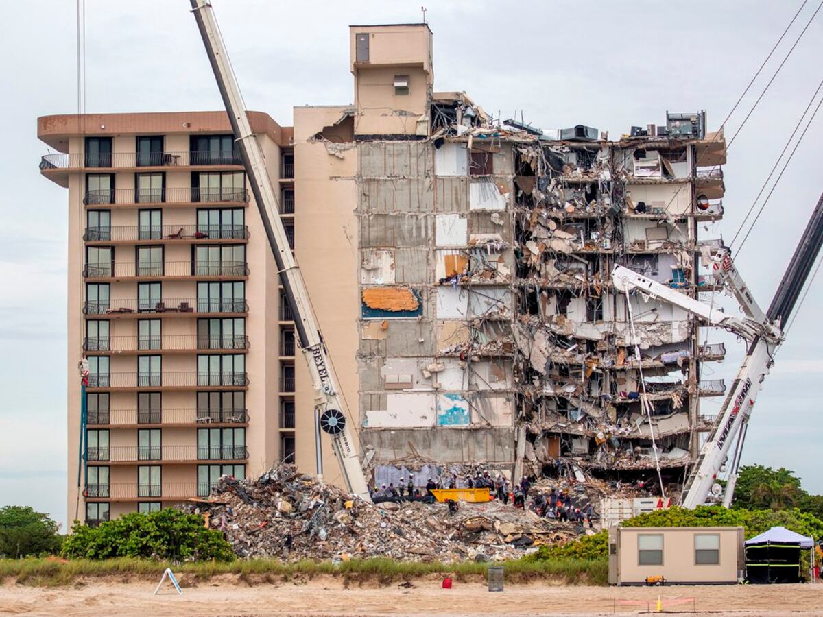 La piscina del edificio derrumbado en Miami y una nueva hipótesis para explicar la tragedia