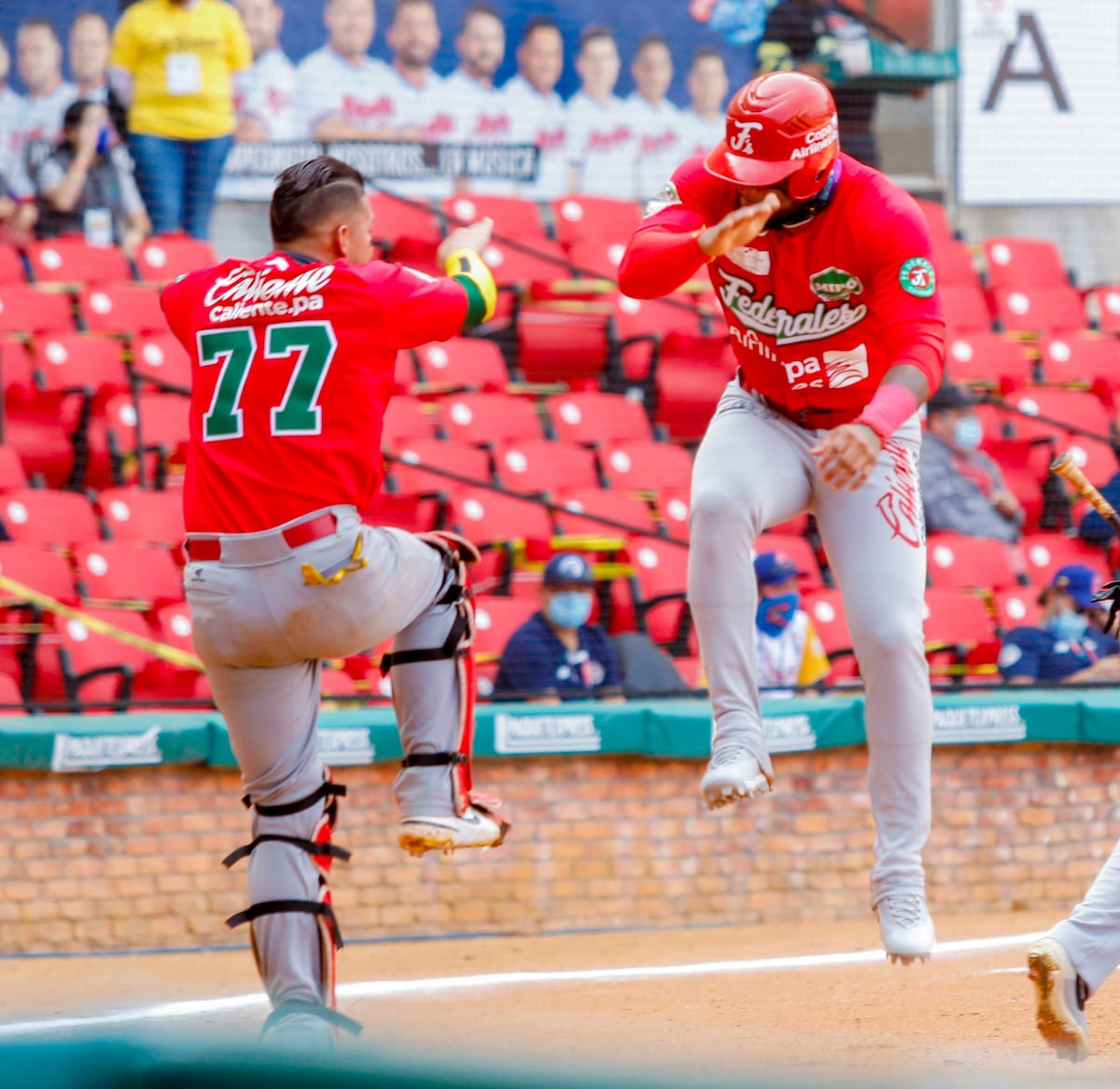 Federales cazan a los Caimanes y siguen invictos en la Serie del Caribe