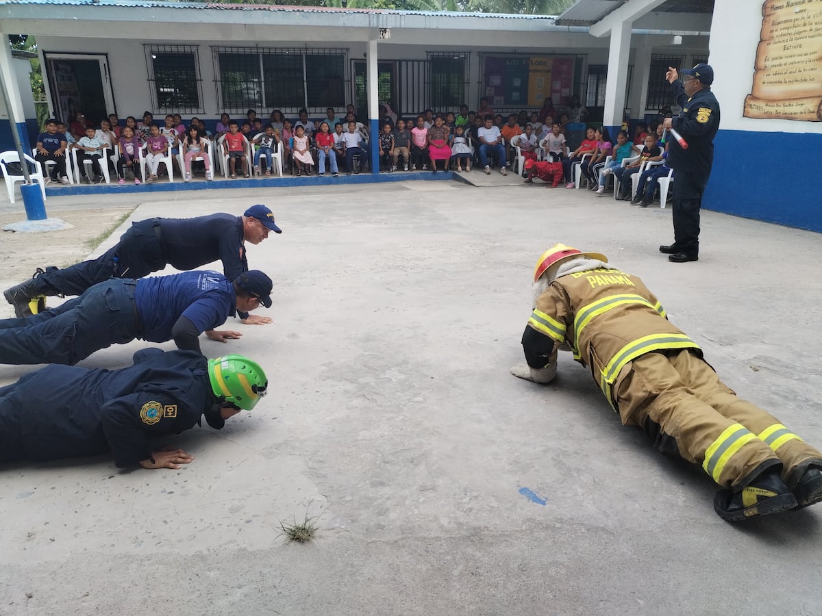 Bomberos capacitan a 3,847 estudiantes en Bocas del Toro sobre prevención de incendios