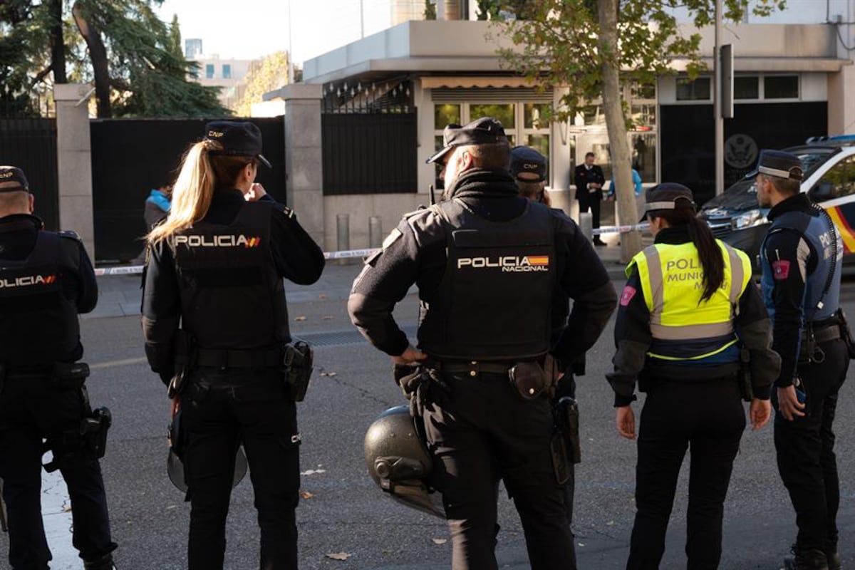 Jefe policial tenía 20 millones de euros ocultos en las paredes de su casa