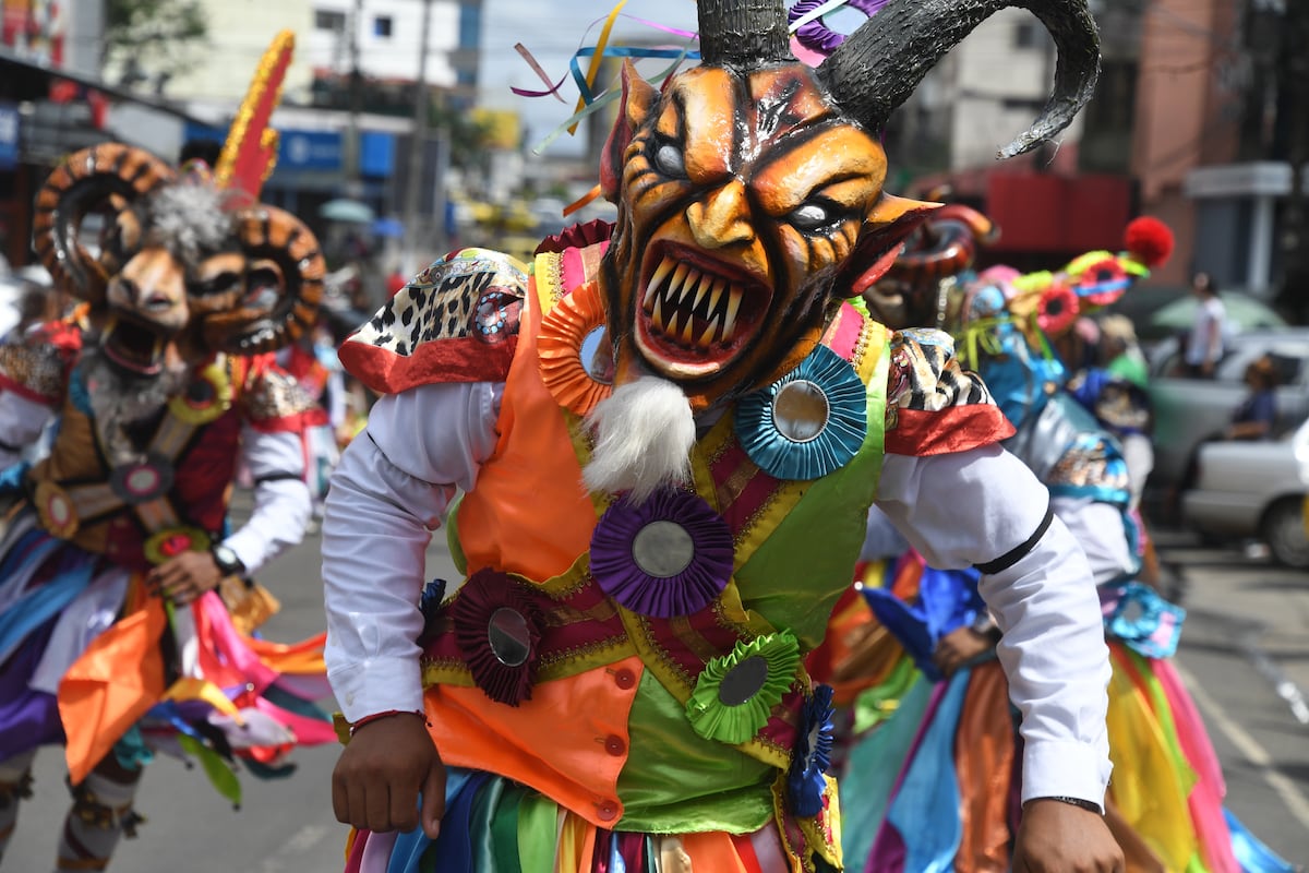 Gala cultural. Chorreranos disfrutaron del desfile de danzas folclóricas