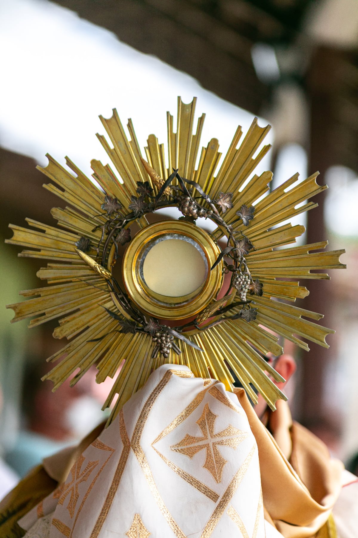 Se alistan para la festividad del Corpus Christi en Parita, provincia de Herrera