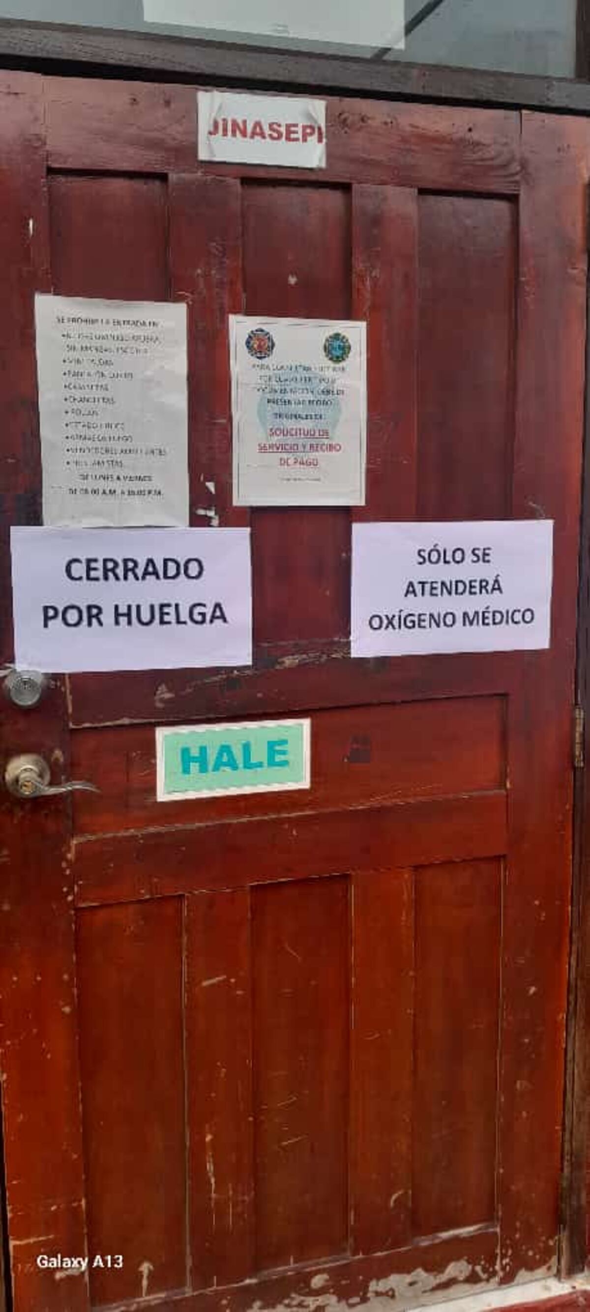 Suenan las sirenas y se encienden las llamas en el Benemérito Cuerpo De Bomberos de Panamá. Entraron en huelga