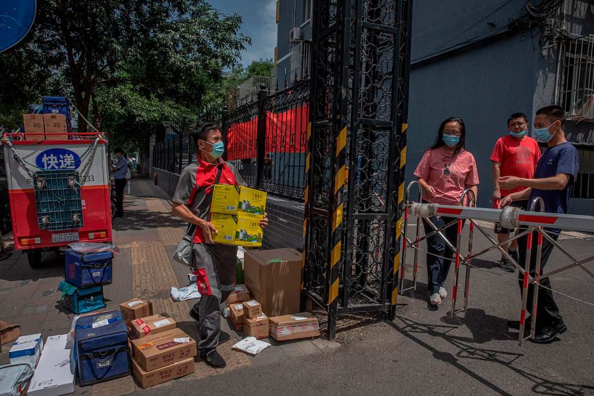 Miedo en China por rebrote causa la suspensión de más de mil vuelos