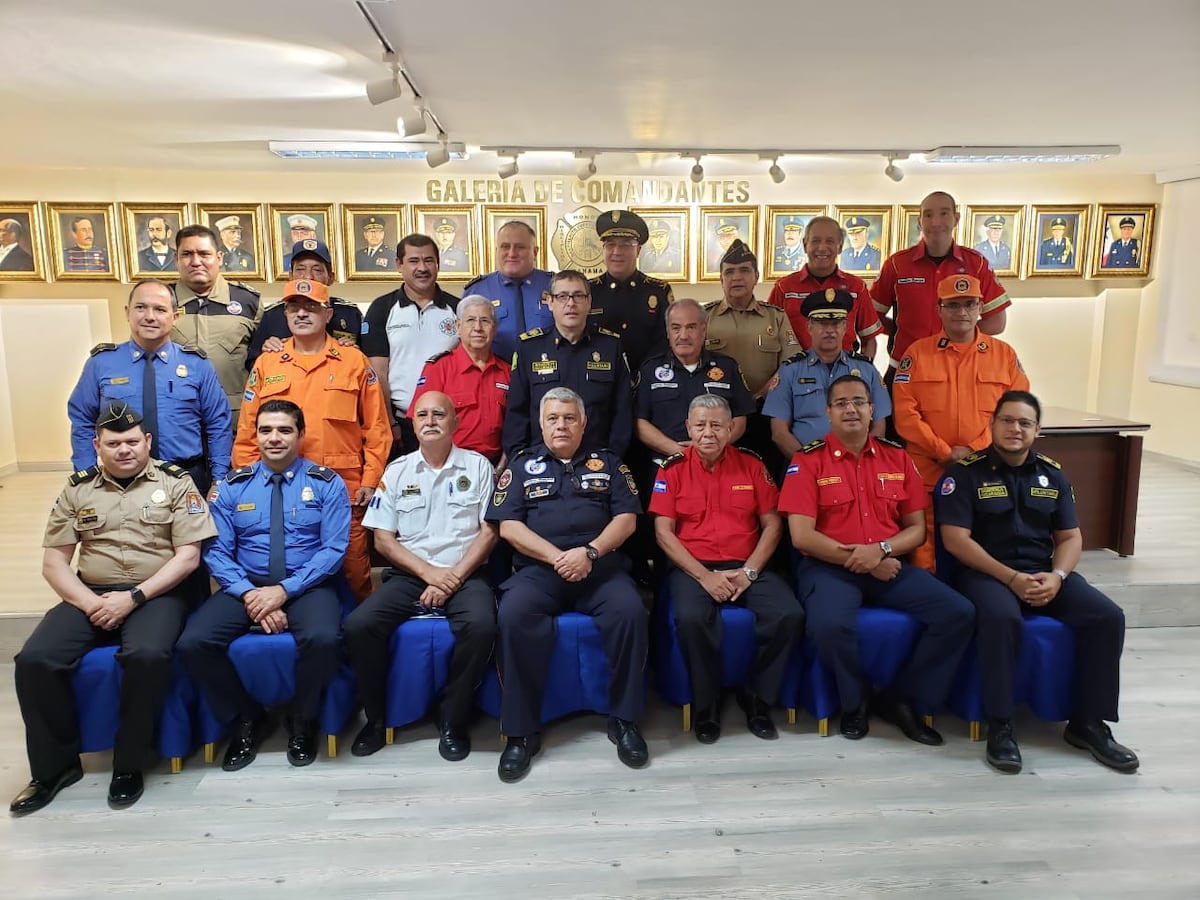 Bomberos de Centroamérica se capacitan para enfrentar catástrofes