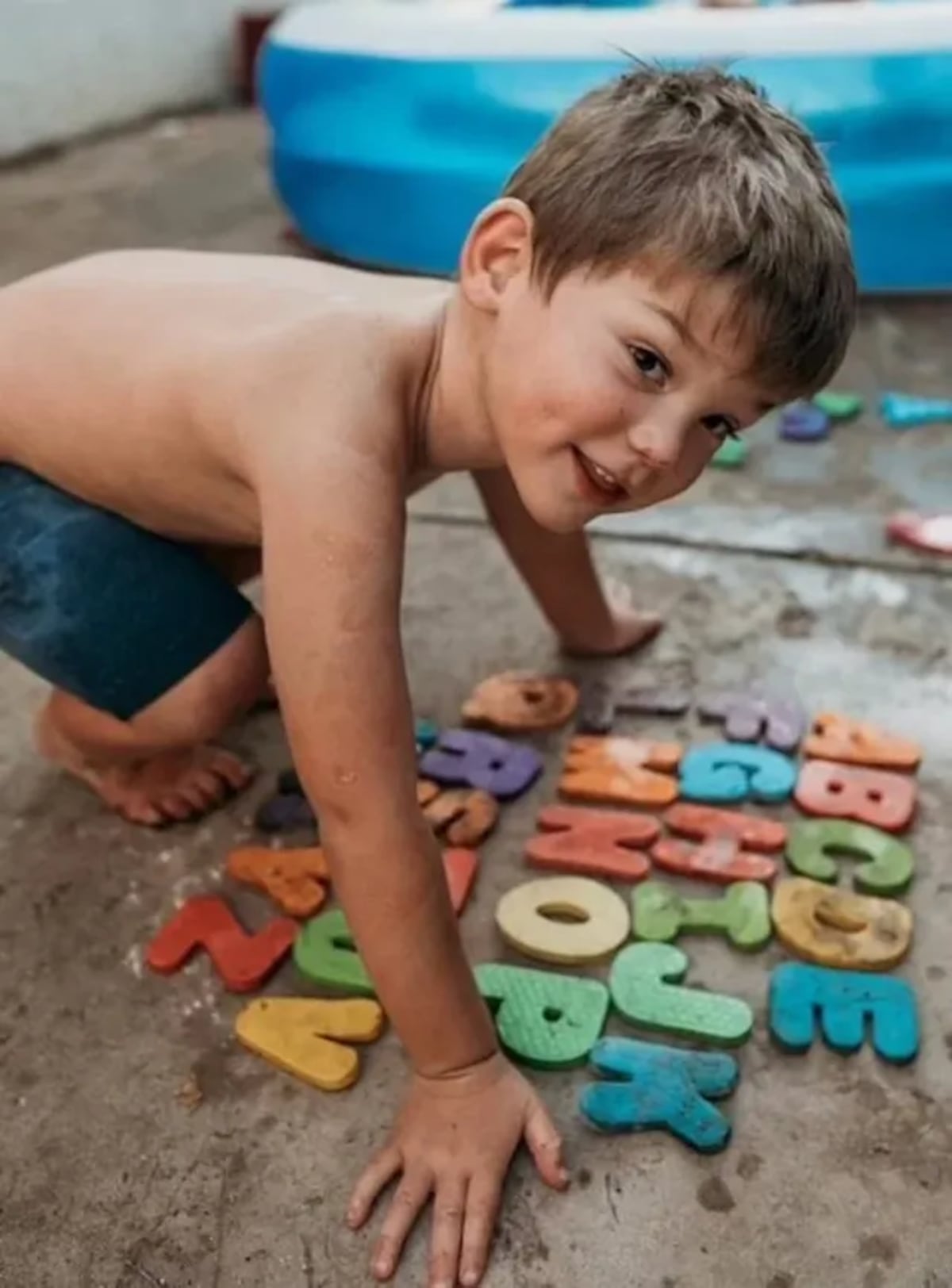 El “Mini Einstein” de cinco años con autismo: memoria fotográfica, 10 idiomas y sabe todos los países y capitales