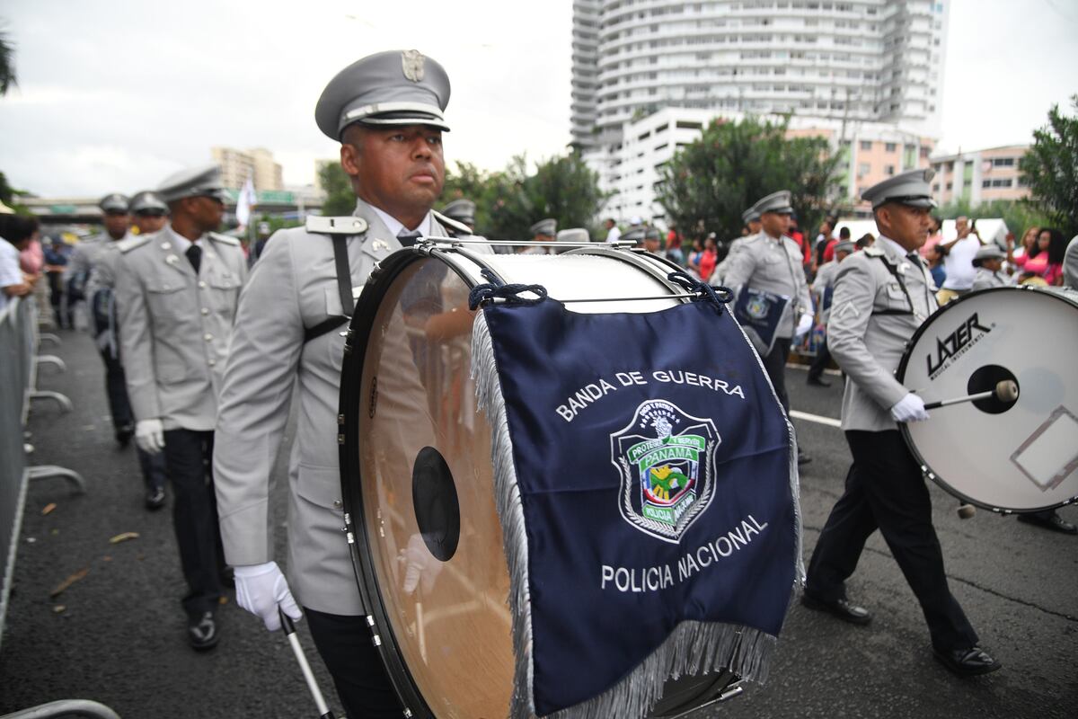 Policías con  toque musical.  Hoy desfilarán en  “el grito de independencia de Santiago”