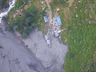 Lo último. ¡El río se llevó todo a su paso! Crecida arrasa unas 40 casas y deja desaparecidos en Nepal + Videos