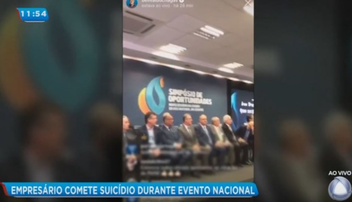 Empresario comete suicidio durante evento nacional 