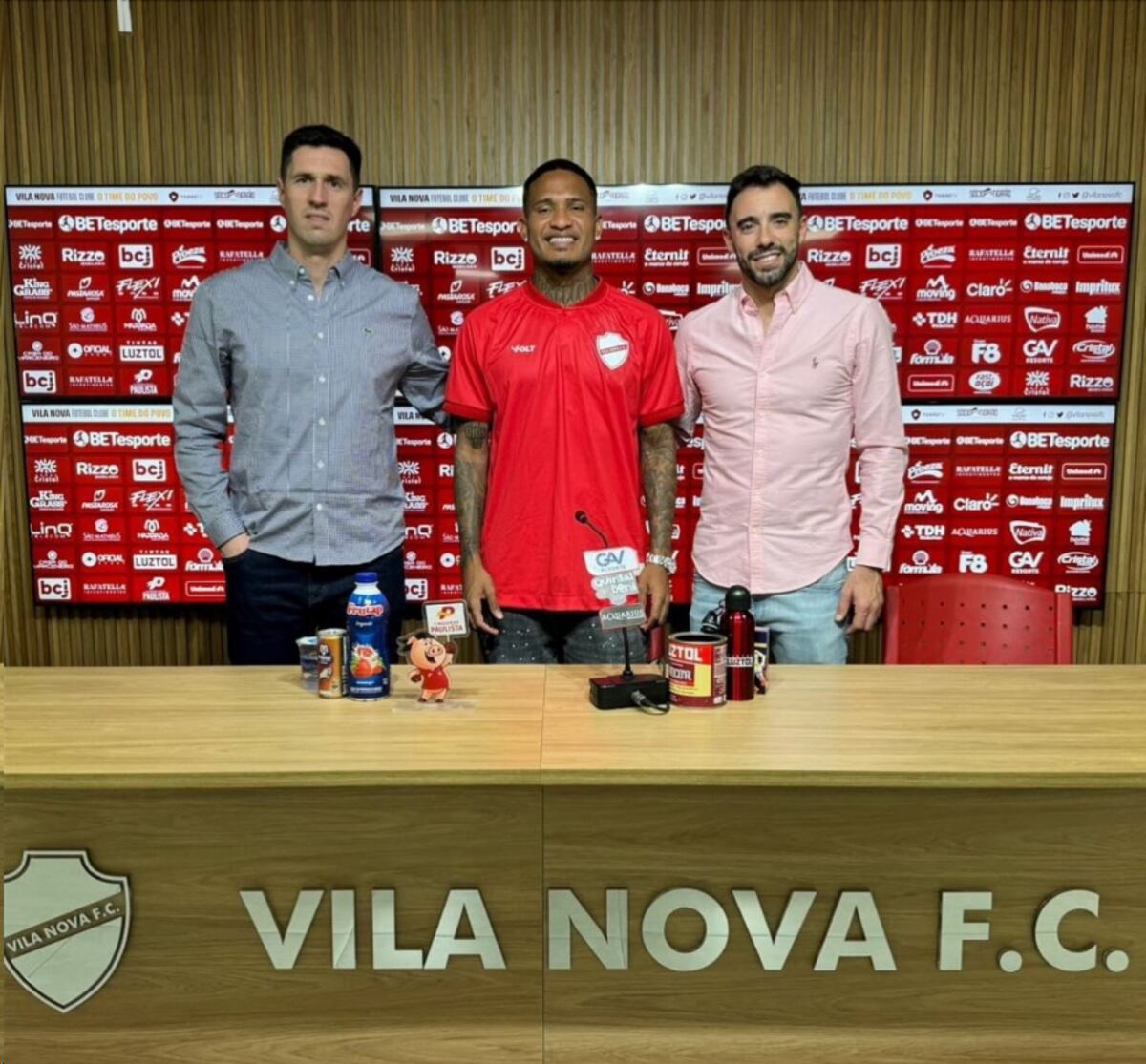 Vila Nova ficha a Eric Davis: Experiencia y liderazgo para la defensa brasileña 