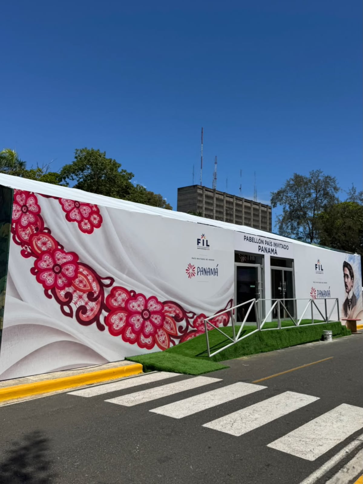 Libros, polleras, cine y música ponen a Panamá en el centro de Santo Domingo