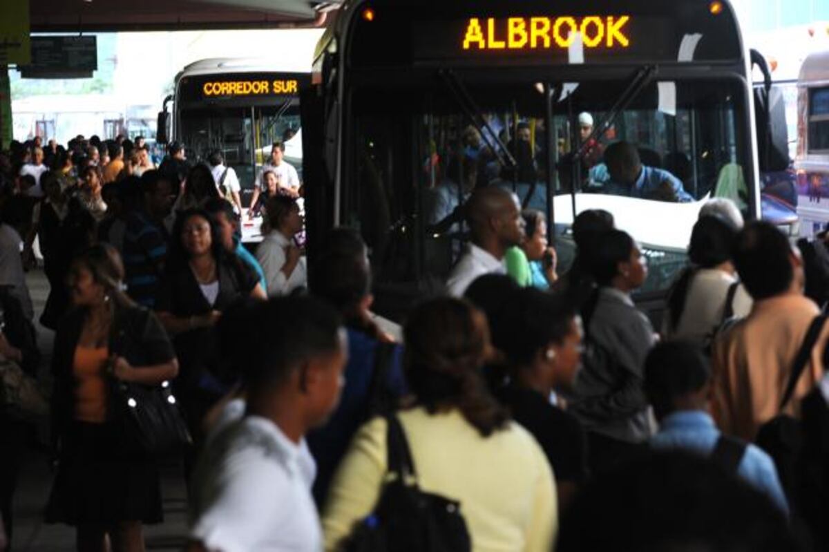 Mi Bus ofrecerá servicio gratuito para mujeres en su día en 4 zonas pagas en hora pico