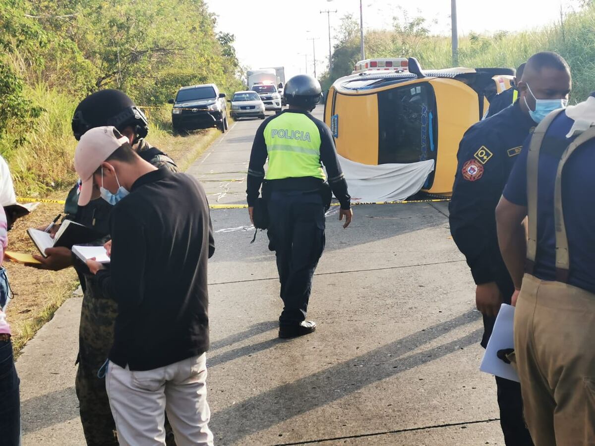 Tragedia. Auto se vuelca y conductor acaba debajo del vehículo. Se habría quedado dormido