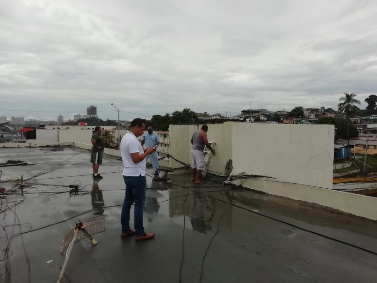 Alarma. Parte superior de edificio en Paraíso, San Miguelito, al borde del colapso. Video