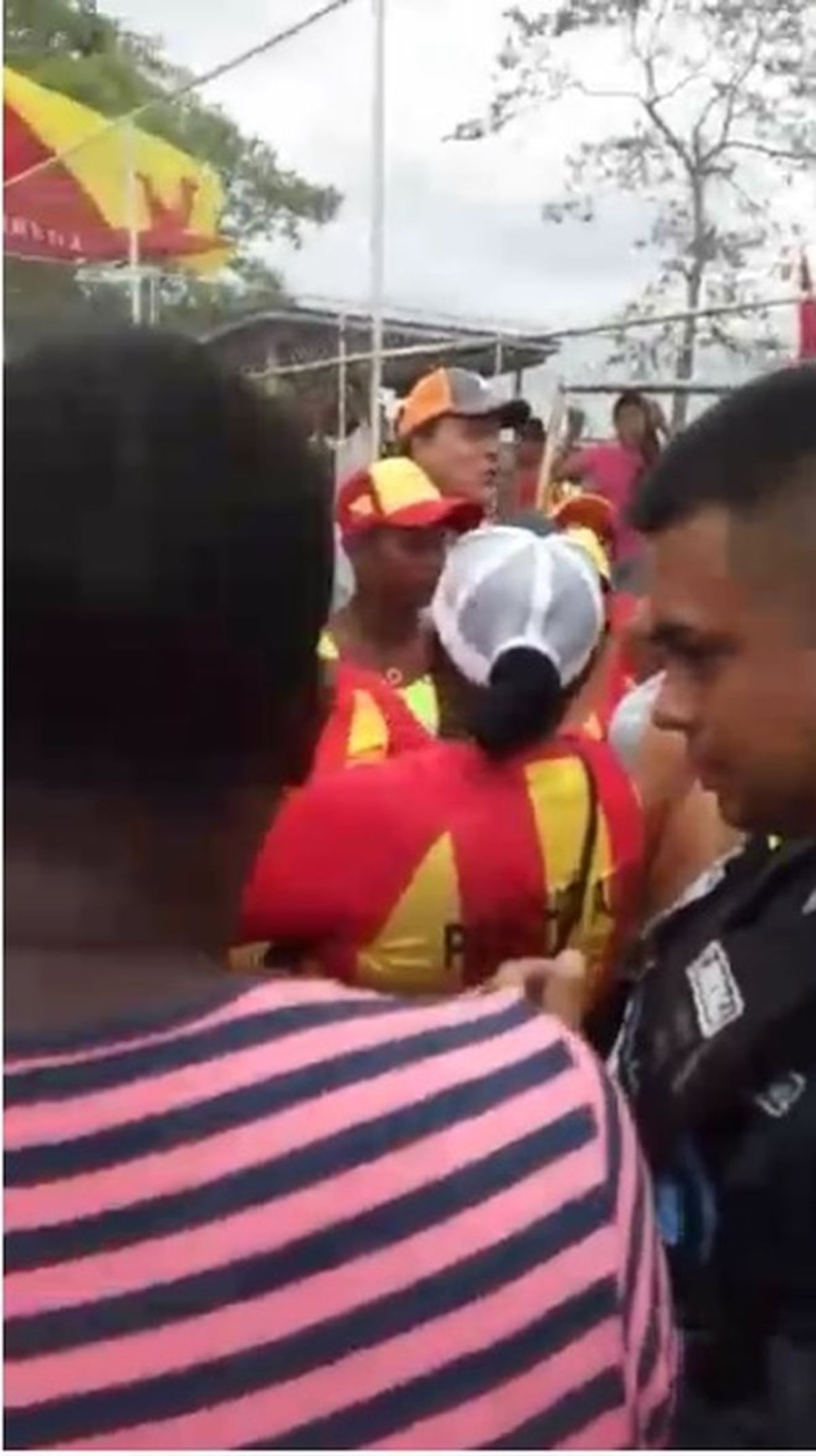 Largan a ‘Pancho’ Alemán en gira por San Miguelito.Intervino la Policía. Video