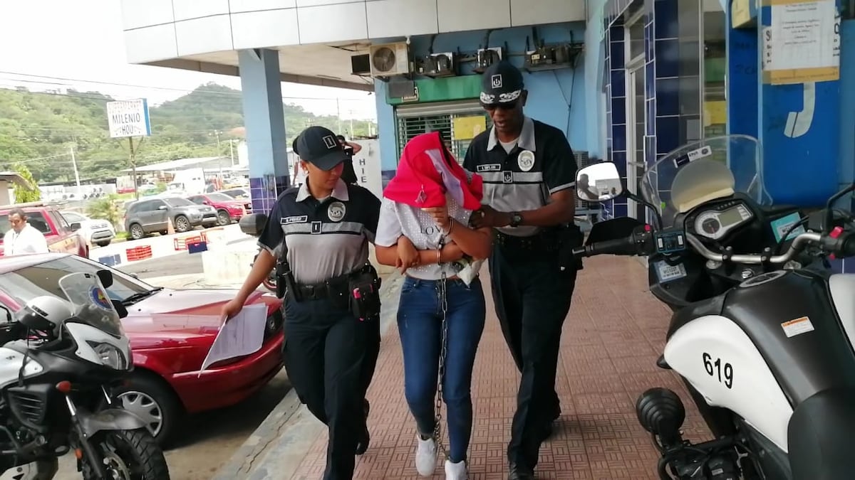 Quedó detenida. Le formulan cargos a conductora que arrolló a policías en La Chorrera