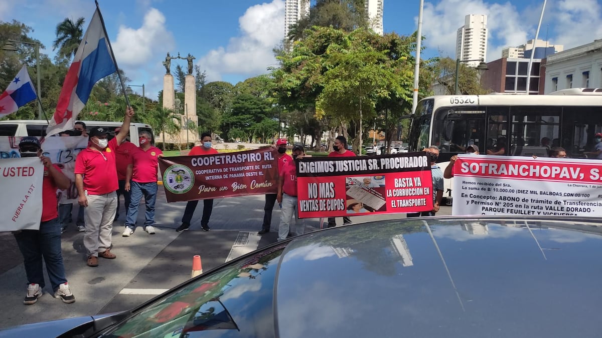 Protesta. Transportistas piden poner un alto a la corrupción y  a la  venta de cupos