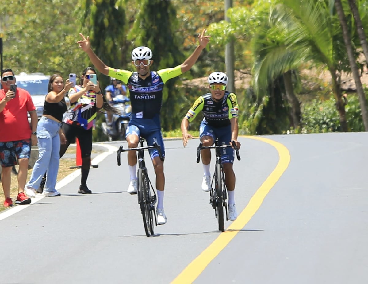 Roberto González se corona campeón nacional de ciclismo 2025