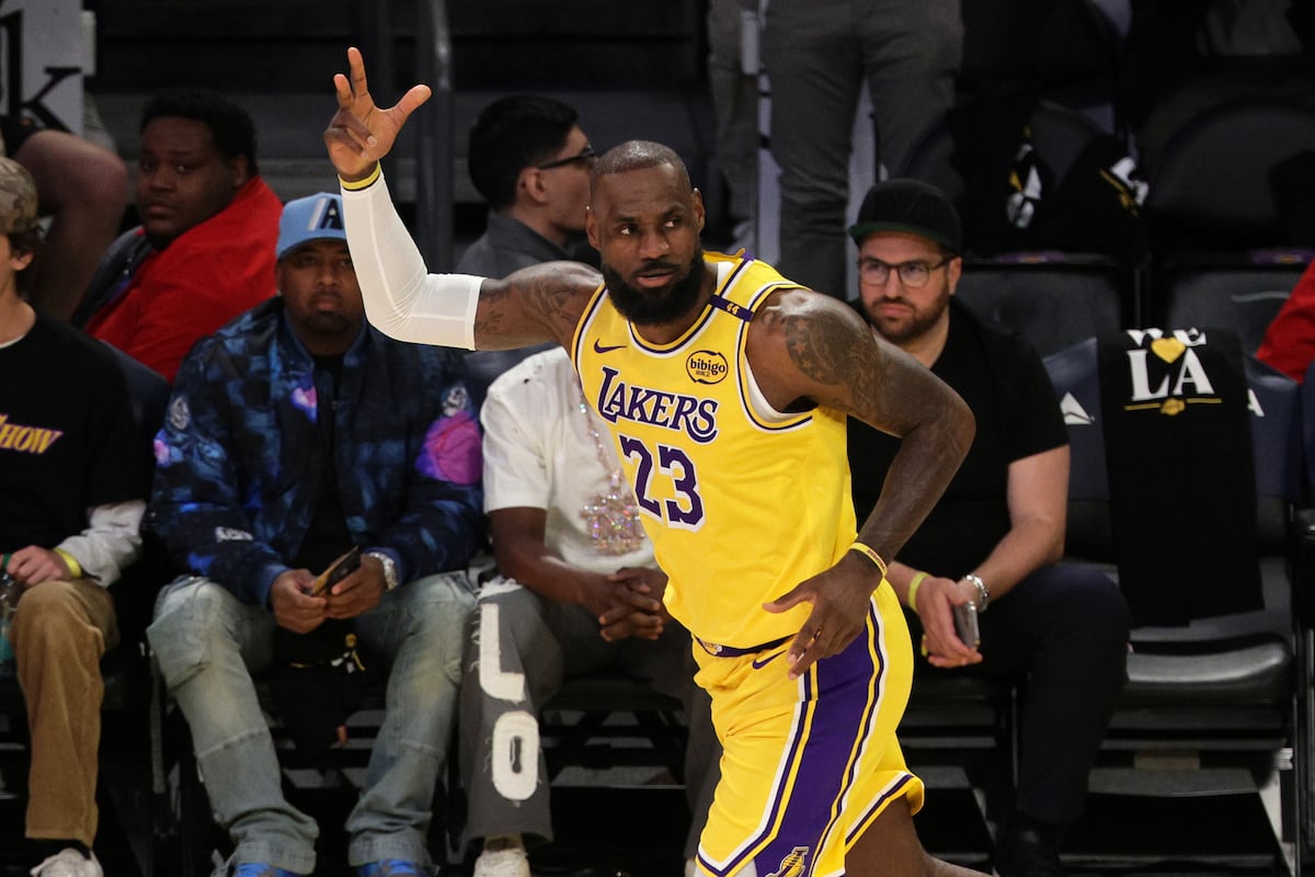 LeBron James desafía el tiempo, rumbo a los Playoffs