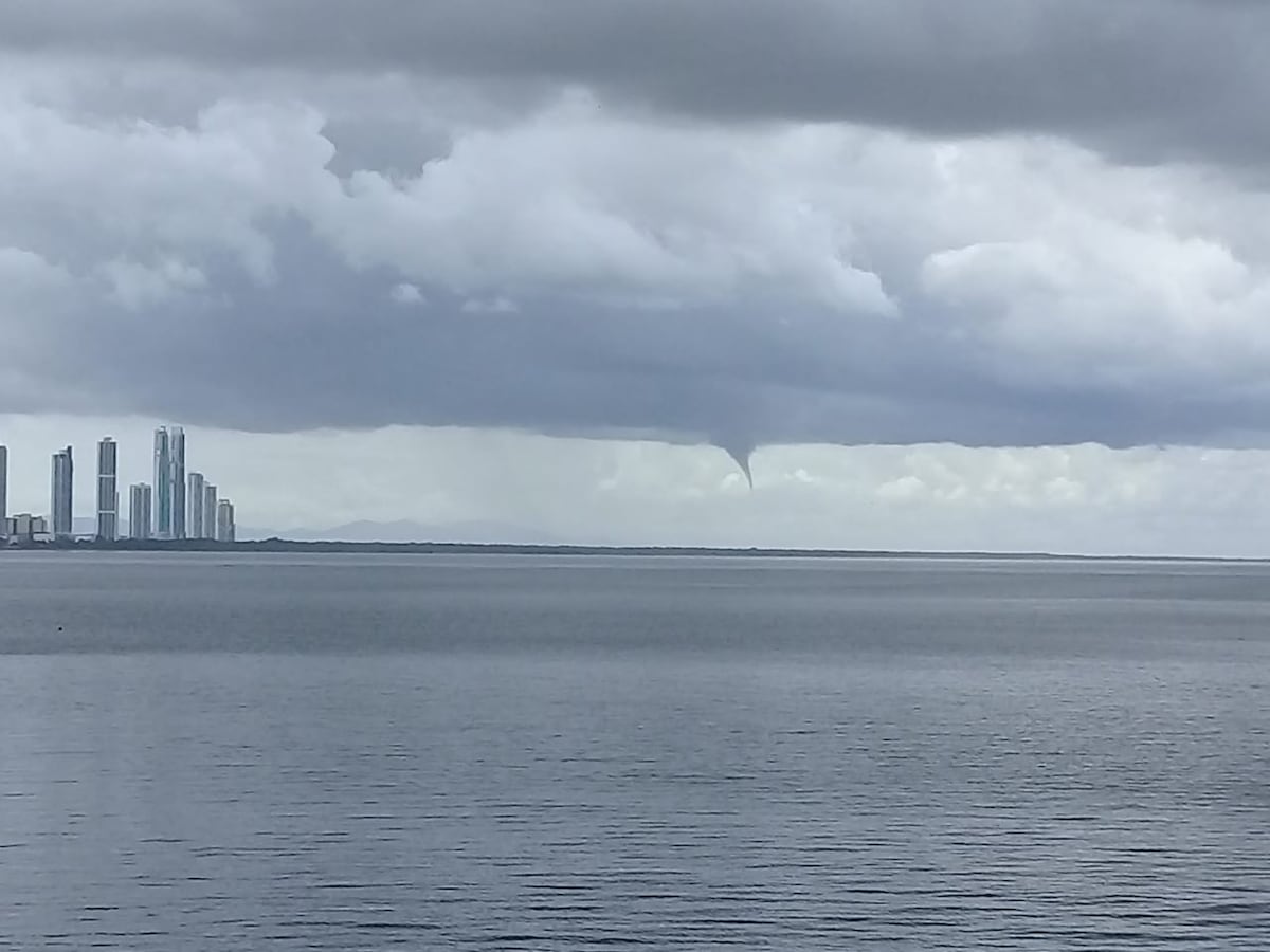 Reportan lo que en verdad era la supuesta tromba marina en Panamá. Rumbo Pérez de Sinaproc aclara la situación. Donderis reacciona