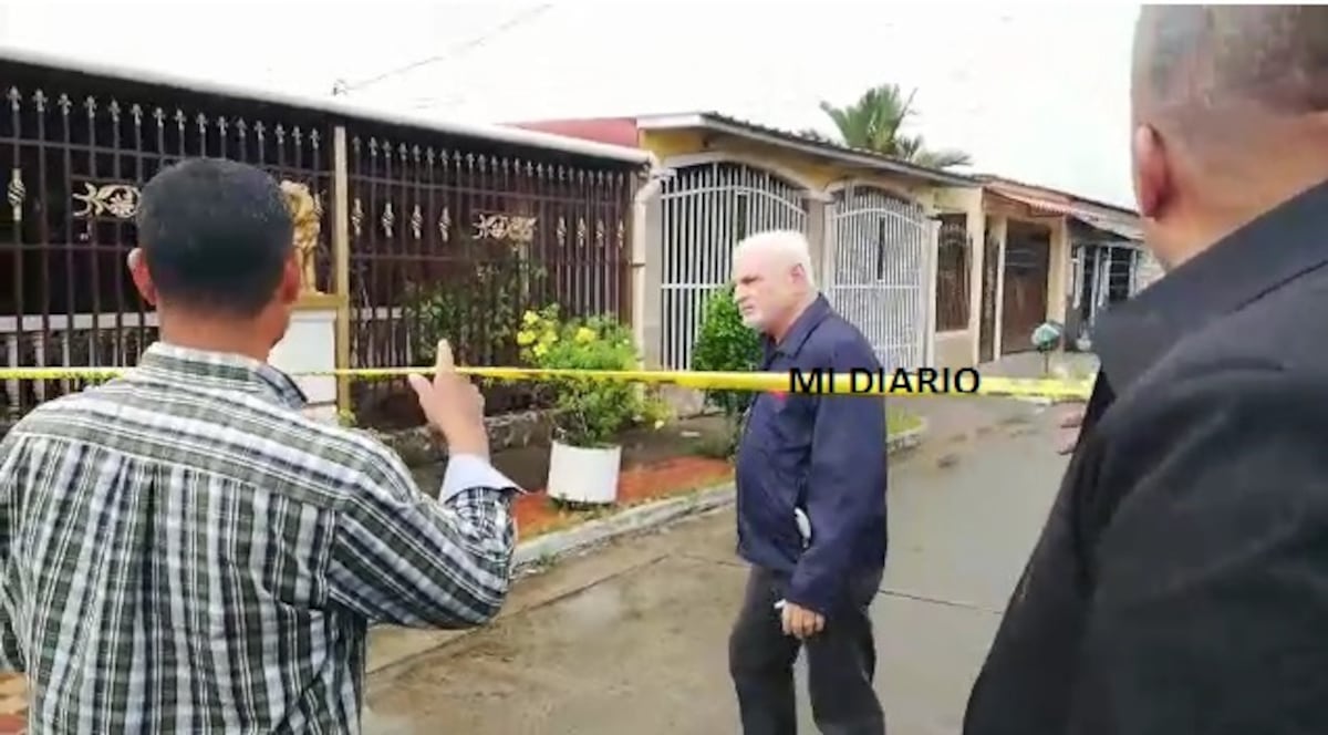 Asesinan a presunto esposo de abogada de Martinelli. El expresidente llega a la escena del crimen en Las Acacias. Video