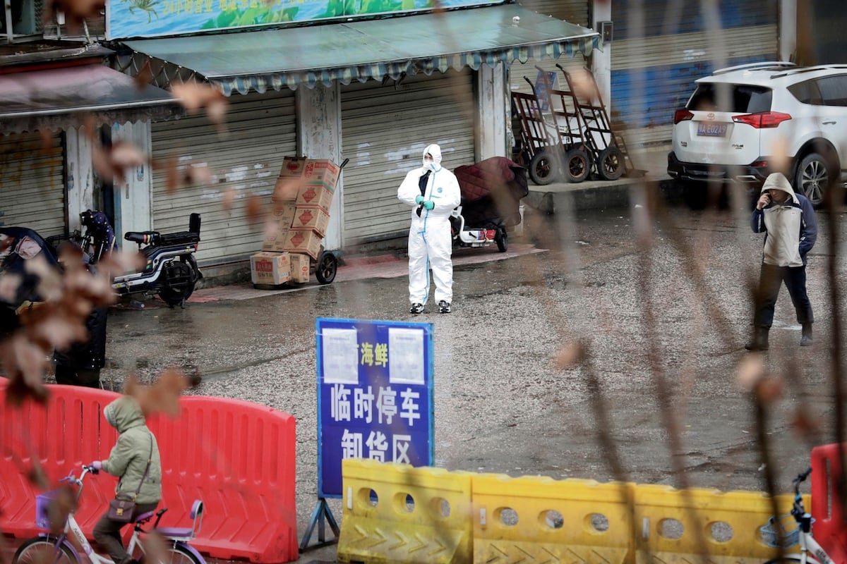 Descubren a una familia viviendo en secreto en el mercado de Wuhan donde se originó el coronavirus