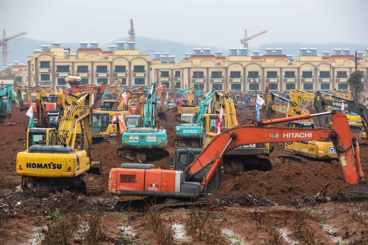 Un hospital de mil camas en seis días: China construye en tiempo récord un centro para tratar el Coronavirus| Video