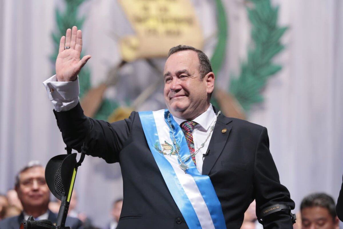 La manera ‘insólita’ en la que el presidente de Guatemala confirmó la llegada del coronavirus | Video