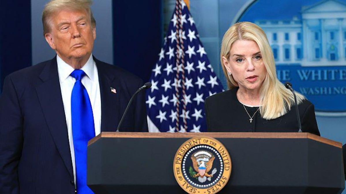Trump destituye a Pam Bondi tras polémica por caso Epstein