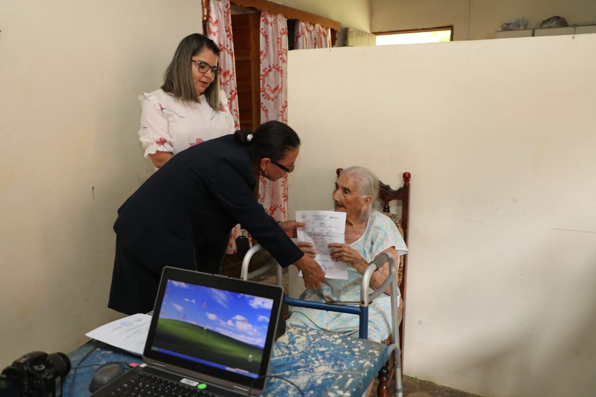 Abuela veragüense de 102 años renueva cédula en Veraguas 